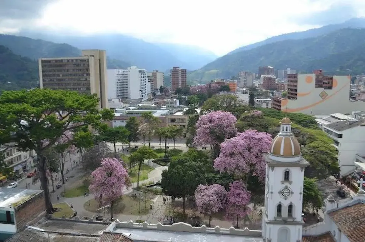 Vista de Ibagué, Tolima, ciudad donde SEOsencial desarrolla estrategias de posicionamiento local